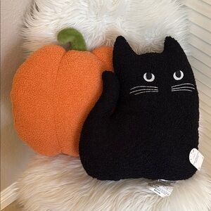 Target Bullseye’s Playground Black Cat and Orange Pumpkin Pillow Set NWT